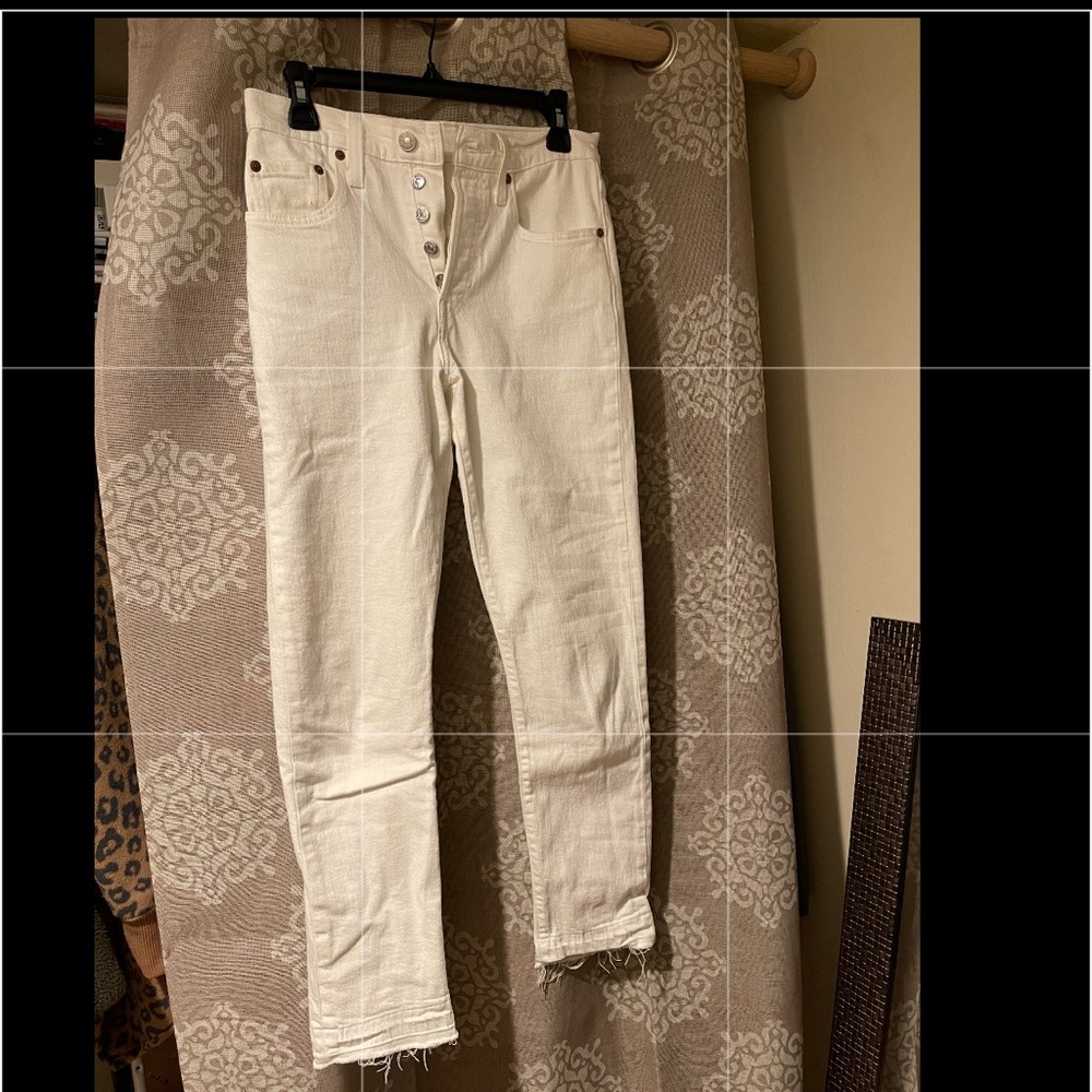 White High Waisted Levi Jeans- Straight Leg